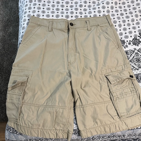 Levi’s cargo shorts—3 pairs - Picture 2 of 10